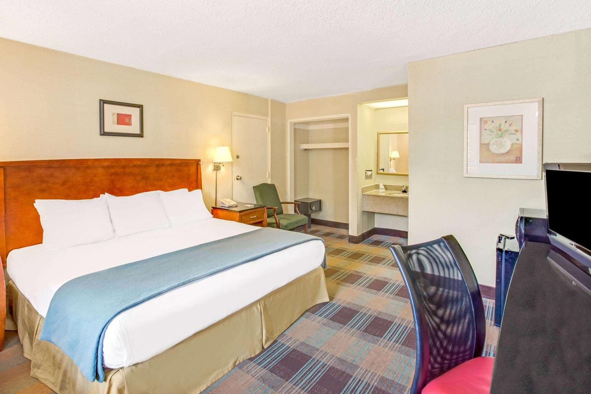 Travelodge By Wyndham Silver Spring Exterior photo