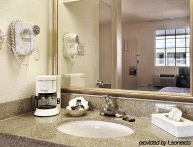 Travelodge By Wyndham Silver Spring Room photo